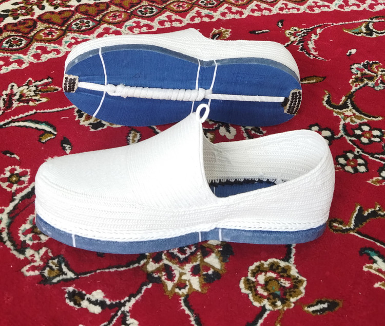 کفش کلاش زیره آبی